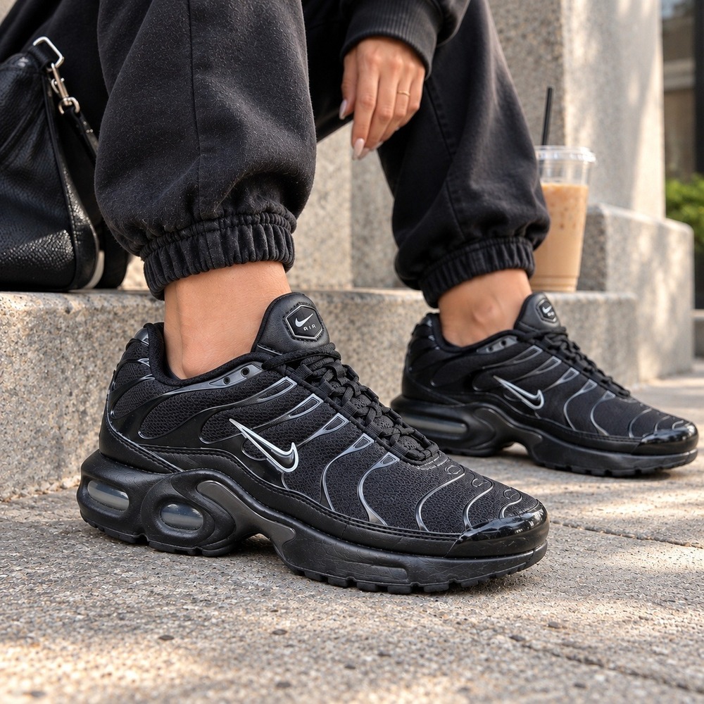 Nike Air Max Plus TN Sneakers Triple Black Shoes Streetwear Youth 7Y Women's 8.5
